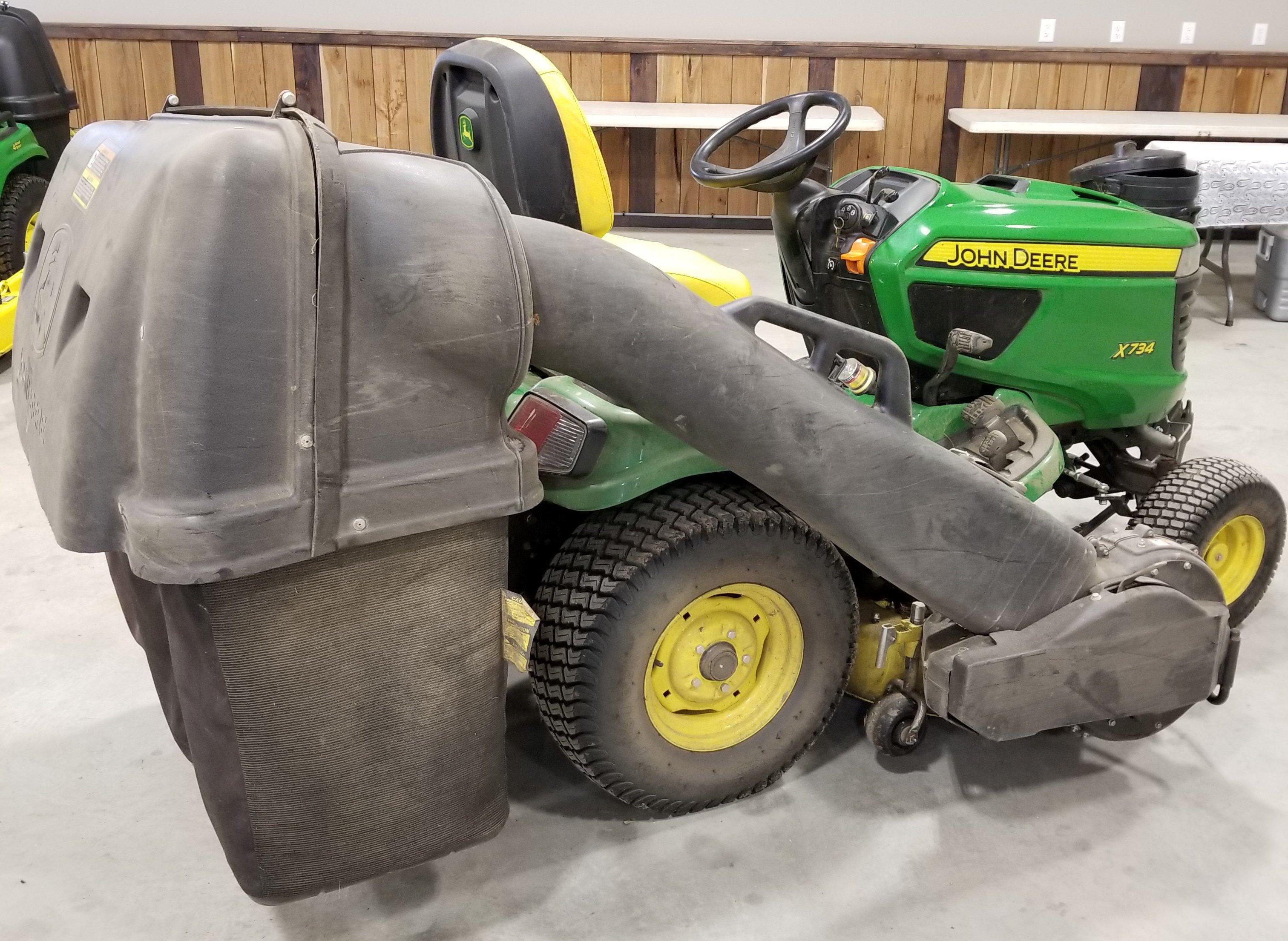 John Deere Lawn Tractor