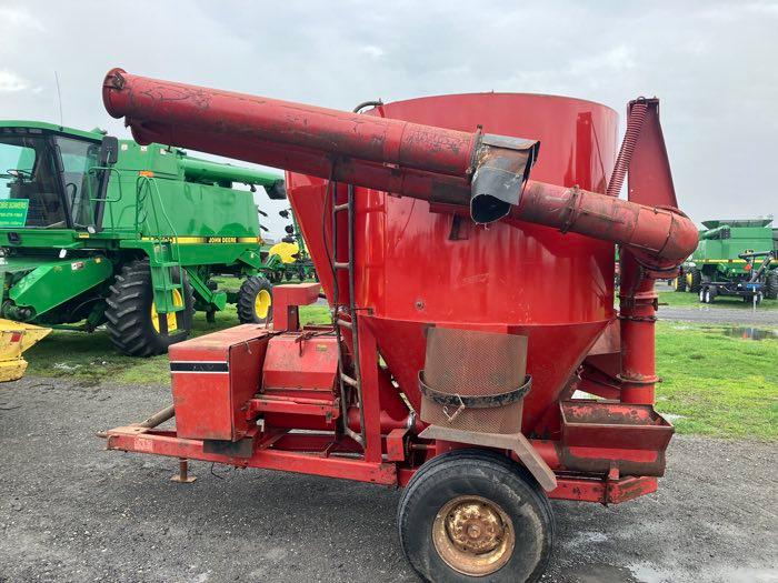 IH 1250 GRINDER MIXER