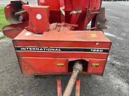 IH 1250 GRINDER MIXER