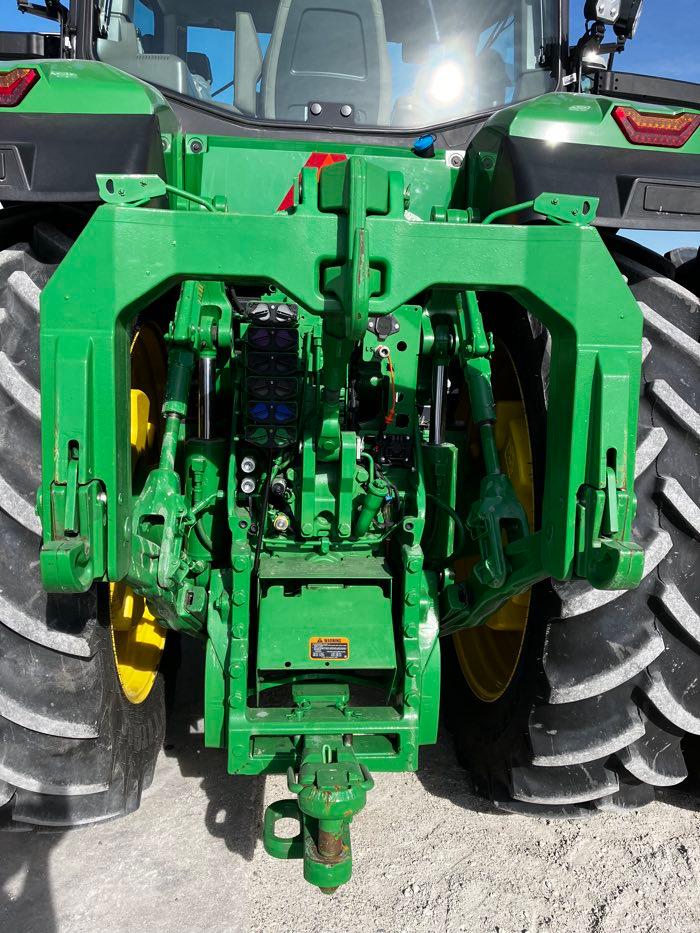 2022 JD 8R340 #1RW8340DPNC208281