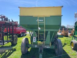 DEMCO GRAVITY WAGON W/AUGER