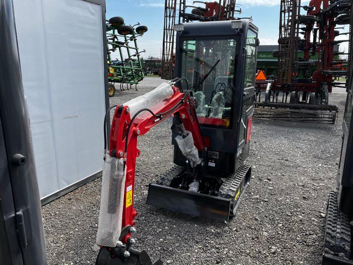 LANTY LAT-13 MINI EXCAVATOR W/14" BKT & CAB