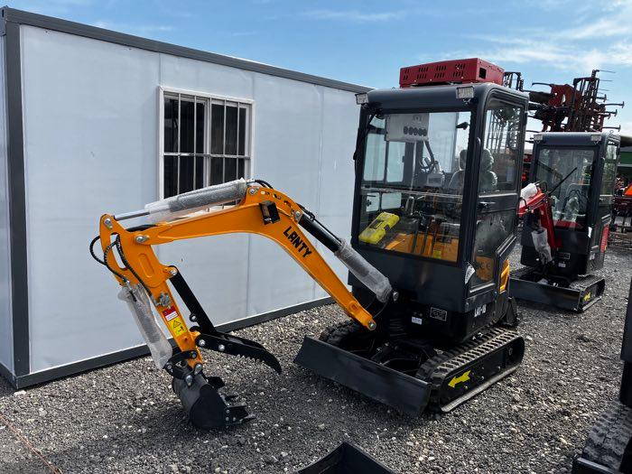 LANTY LAT-13 MINI EXCAVATOR W/14" BKT & CAB & AIR