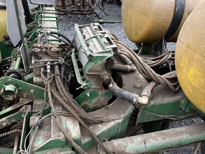 JD 7000 PLANTER #610931