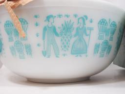 Pyrex Amish Butterprint Mixing Bowl Set