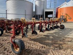 IH 700 7X PLOW, ON LAND HITCH