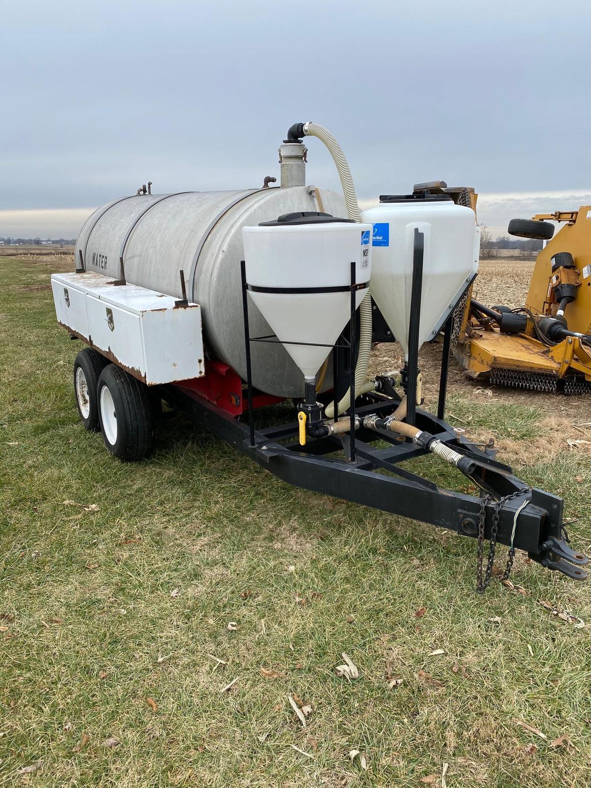 1000-GAL ALUMINUM WATER TANK ON TRAILER