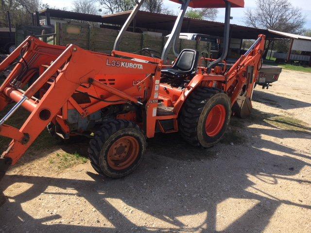 Kubota L35 Loader with BT900 Backhoe attachment