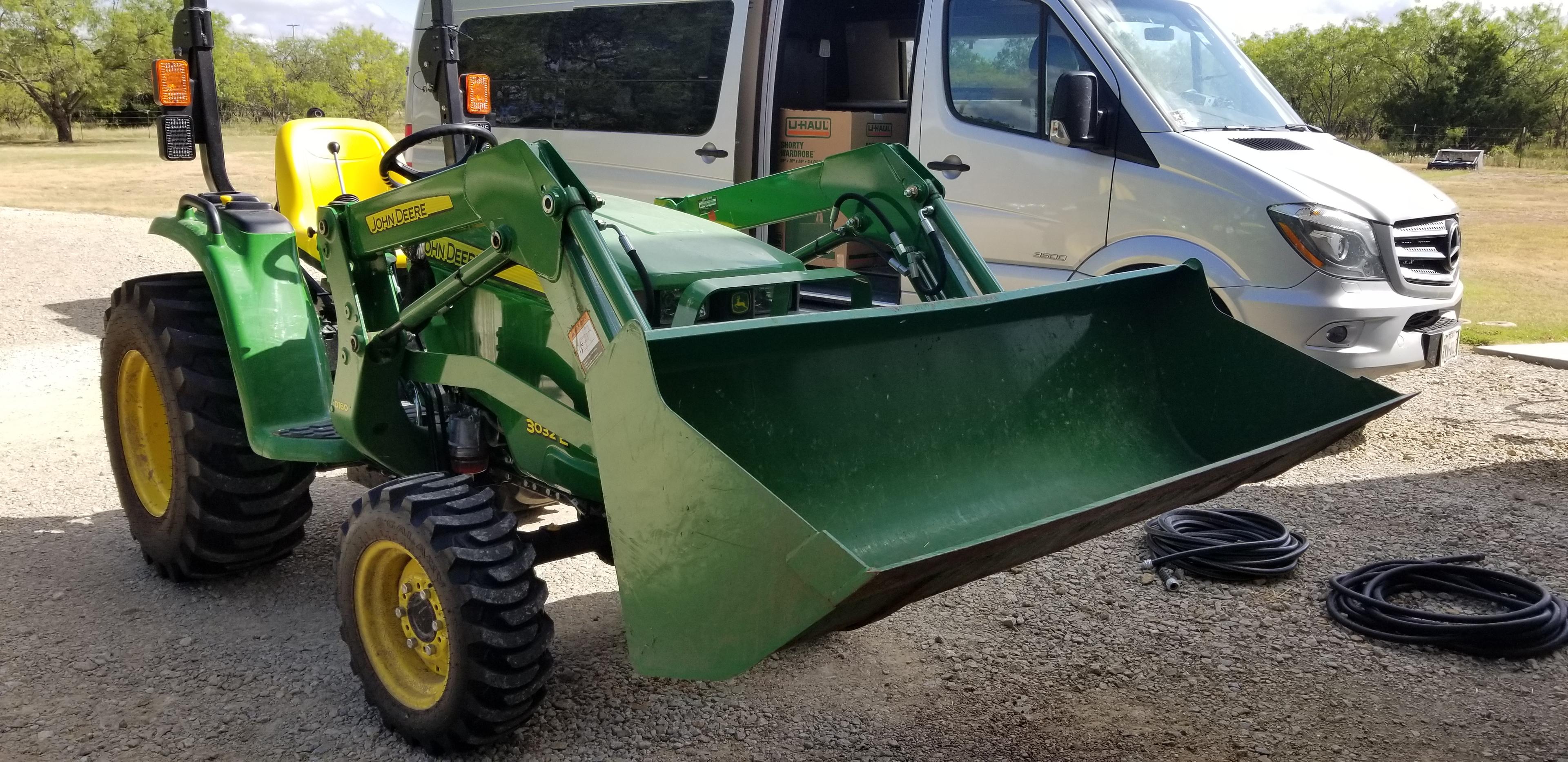 John Deere 3032e With D160 Front End Loader