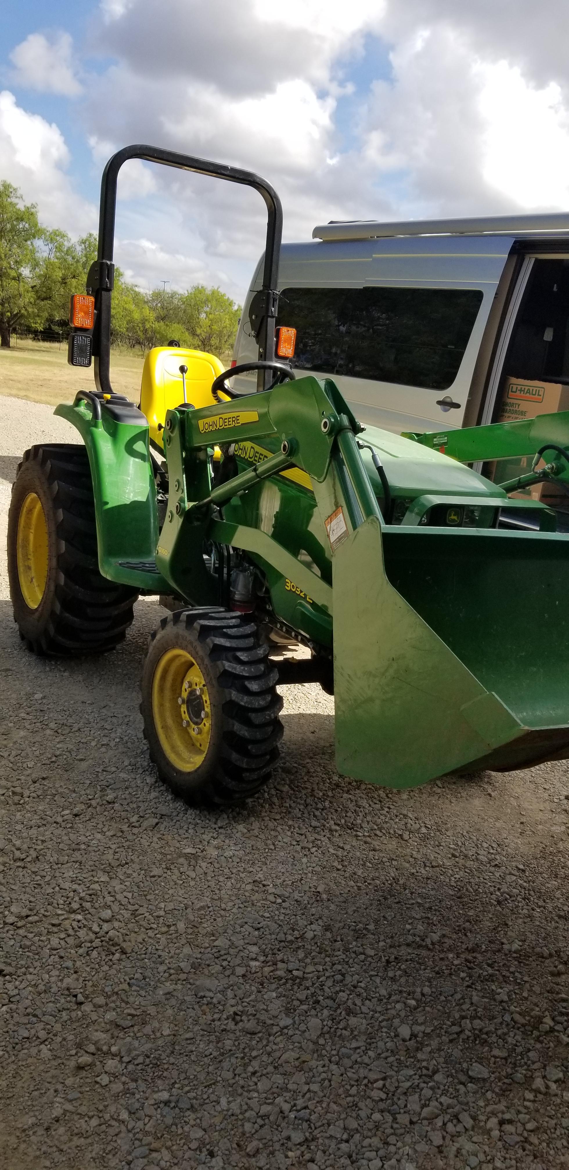 John Deere 3032e With D160 Front End Loader