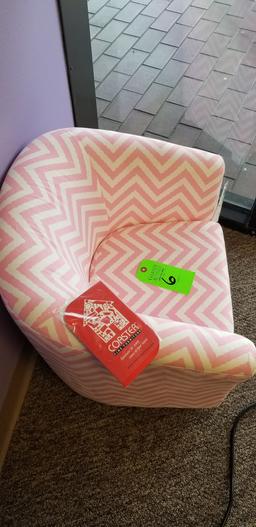 Coaster Fine Furniture Pink Chevron Kids Chair