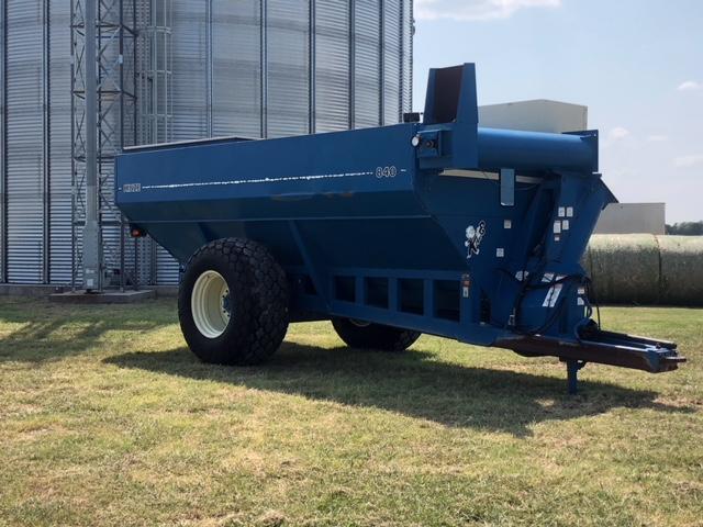 Kinze 840 Grain Cart