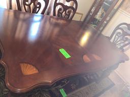 Beautiful Dining Table With 6 Matching Chairs