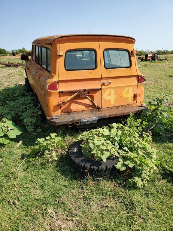 Chevrolet Suburban 10 - 1960s Era