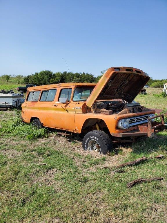 Chevrolet Suburban 10 - 1960s Era