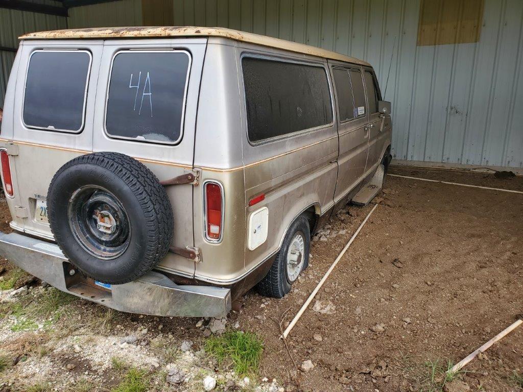 Ford Club Wagon Xlt With Handicap Chair Lift