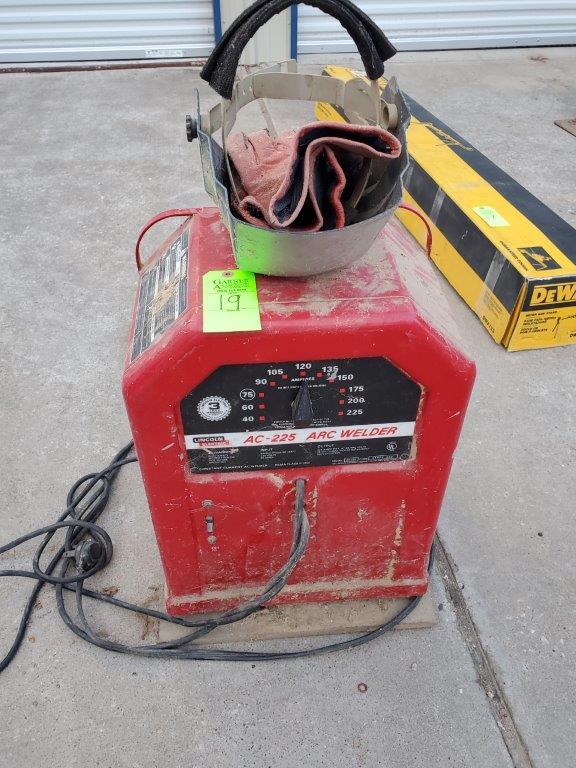 Lincoln Electric AC-225 Arc Welder