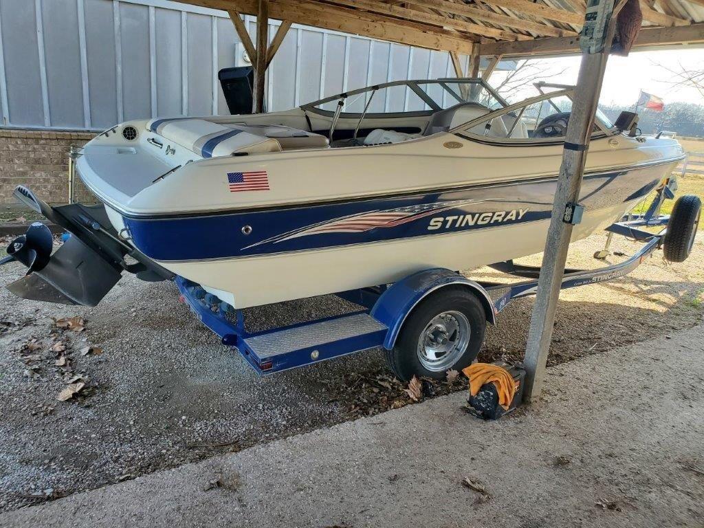 2003 Stingray Boat 19' - 190.8 Hours