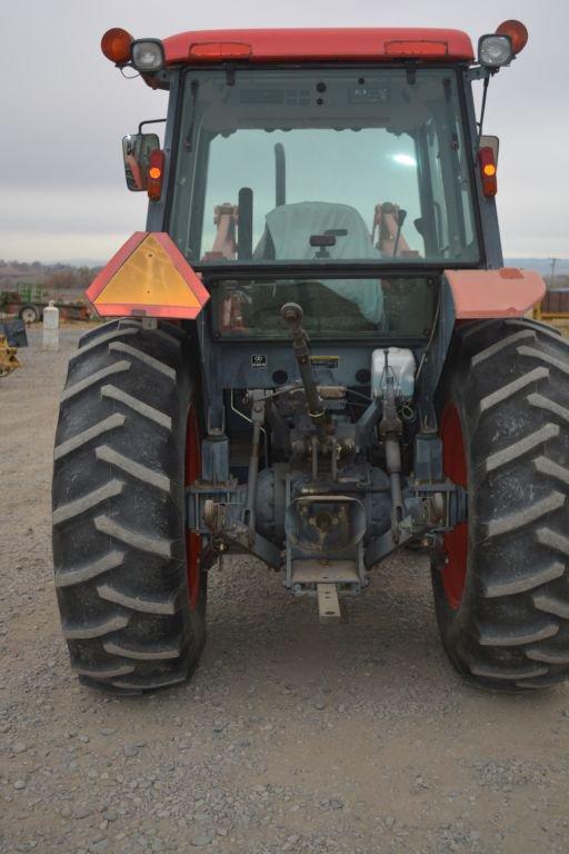 M6800 Kubota Tractor with LA1162 Loader