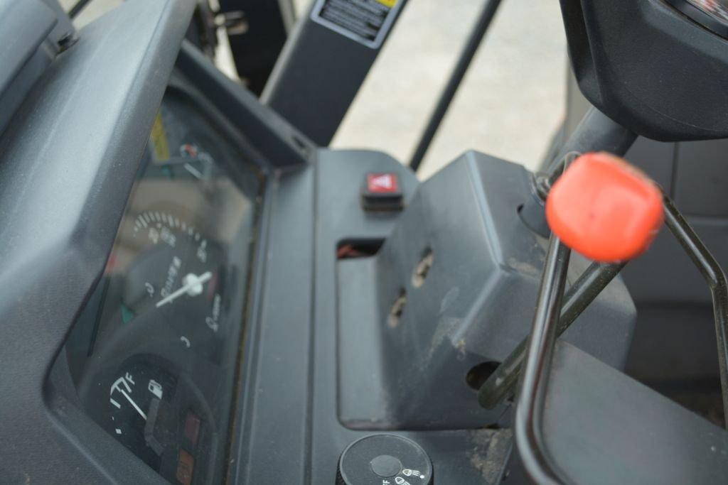 M6800 Kubota Tractor with LA1162 Loader