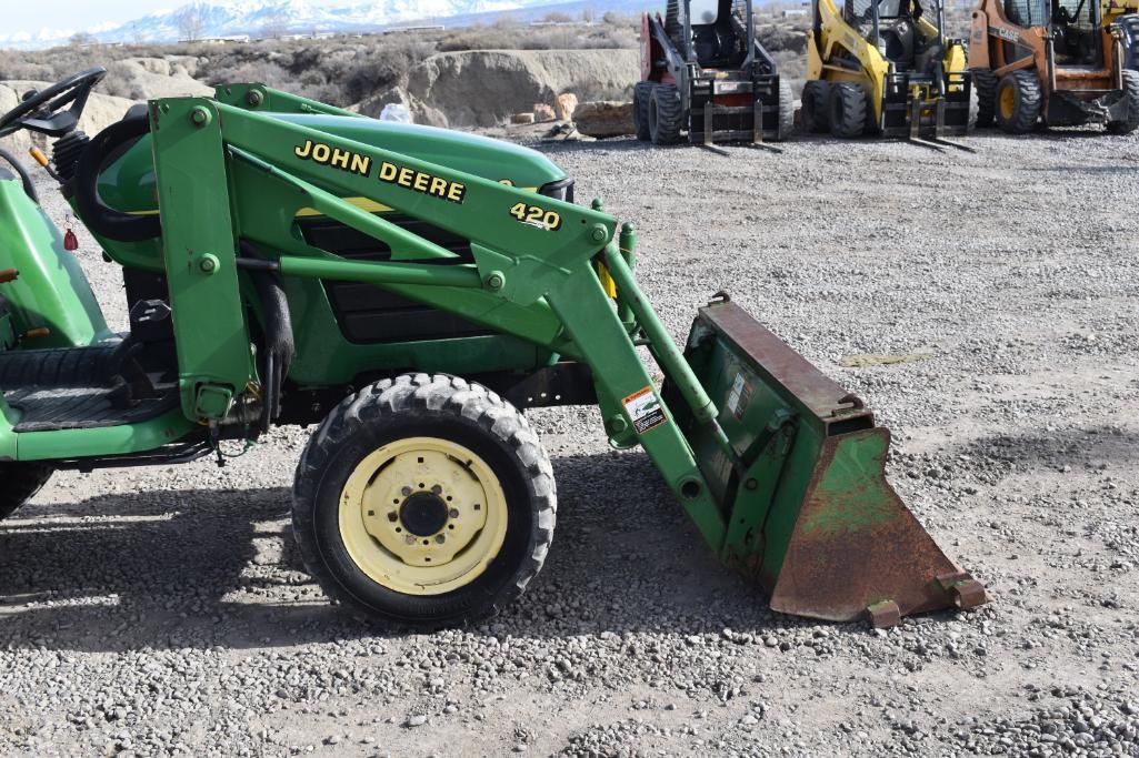 John Deere 4200 Tractor with John Deer 420 Loader 5ft Bucket