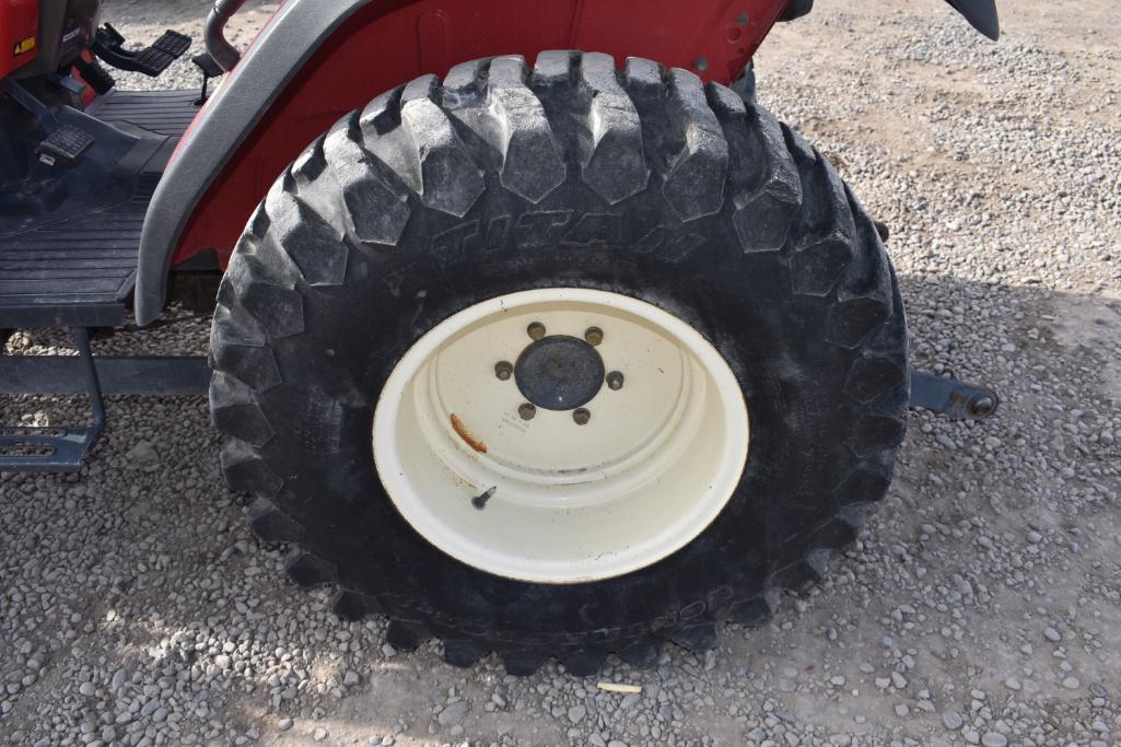 Mahindra 2810 Tractor with Mahindra Loader 5ft Bucket