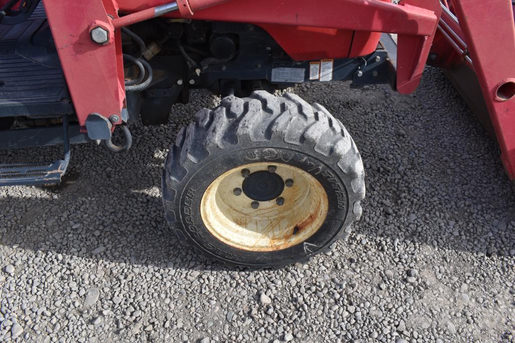 Mahindra 2810 Tractor with Mahindra Loader 5ft Bucket