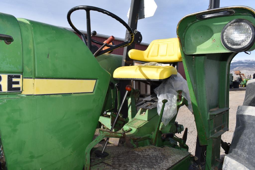 John Deere 2940 Tractor with John Deere 200 Loader 6ft Bucket