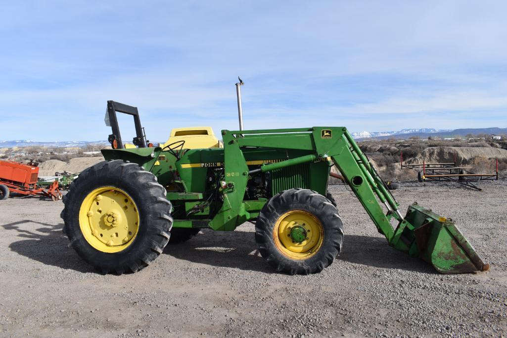 John Deere 2940 Tractor with John Deere 200 Loader 6ft Bucket