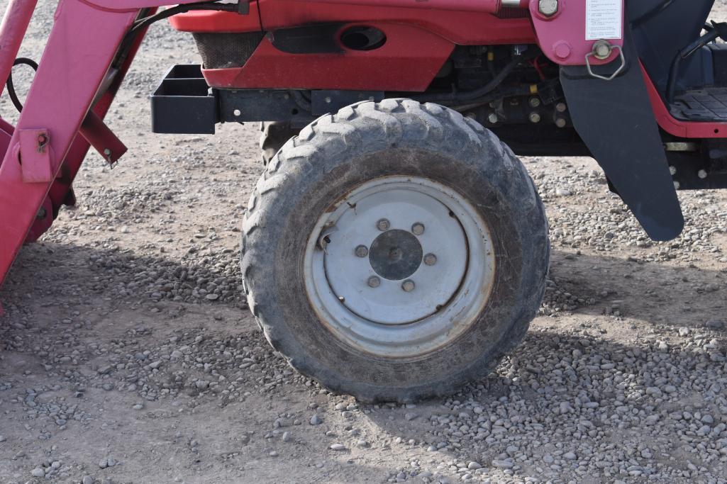 Mahindra 2815 HST Tractor with Mahindra ML 111 5ft Bucket