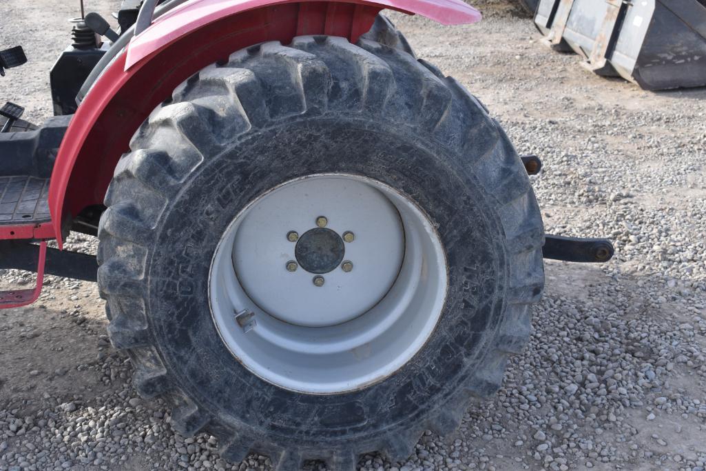 Mahindra 2815 HST Tractor with Mahindra ML 111 5ft Bucket