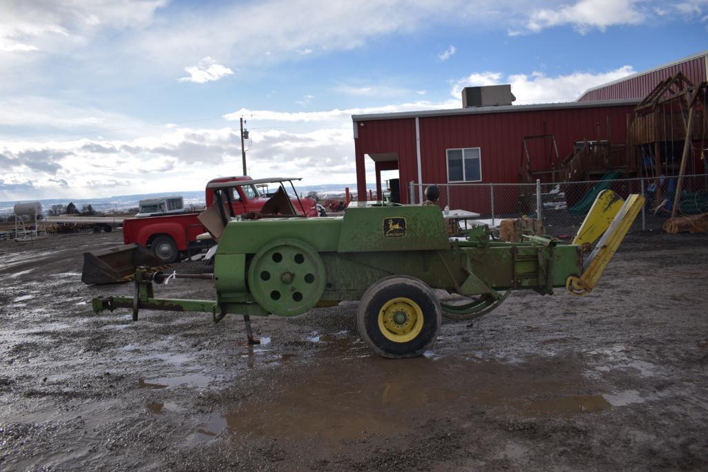 John Deere 336 Baler