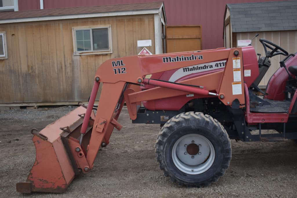 Mahindra 4110 Tractor with Mahindra ML112 Loader 6ft Bucket