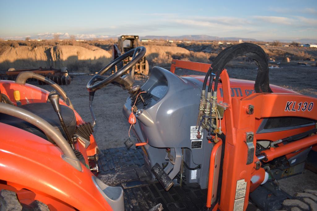 Kioti CK30 Tractor with Kioti KL130 Loader Bucket 5ft