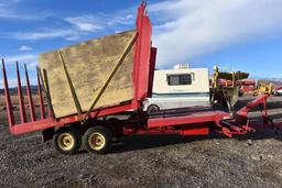 1984 New Holland 1033 Stack Wagon