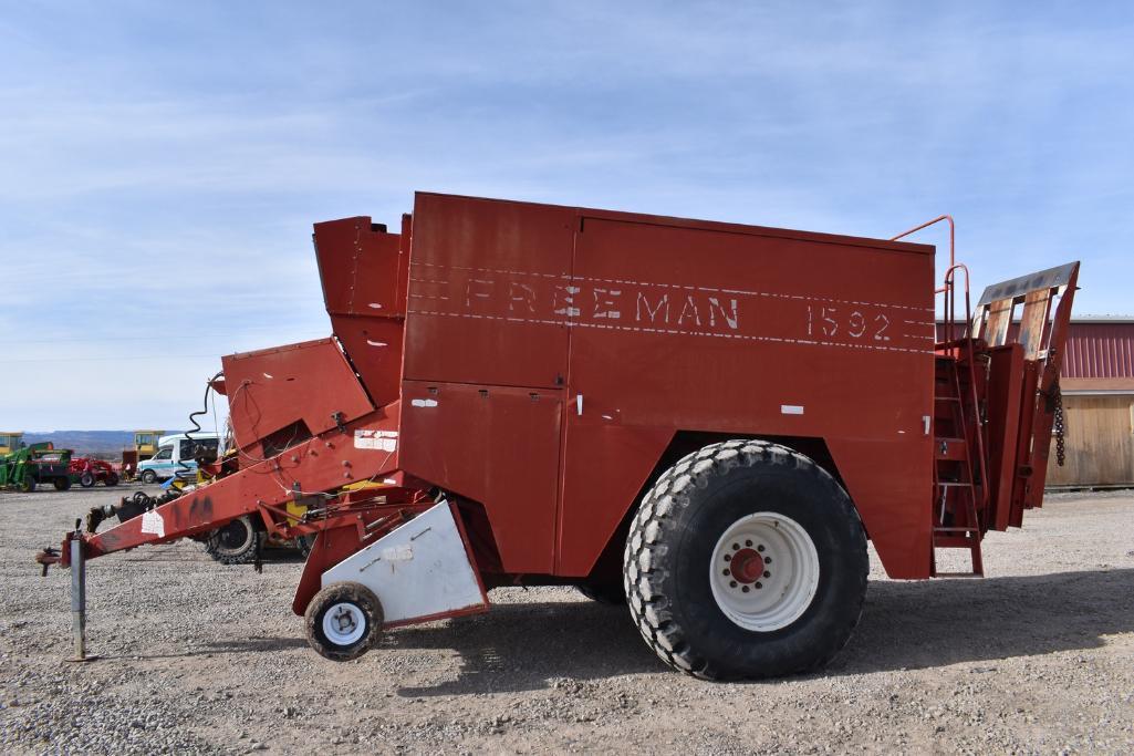 Freeman 1592 Baler