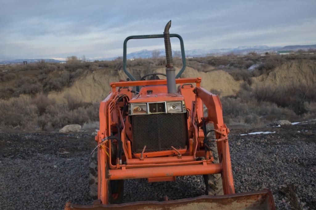 Kubota L2850 Tractor with Kubota BF500 Loader