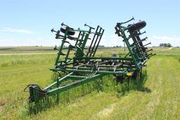 JD 960 Field Cultivator 25 1/2'