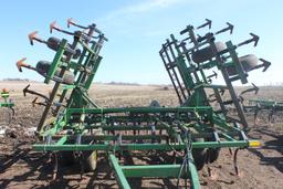 John Deere 960 field cultivator