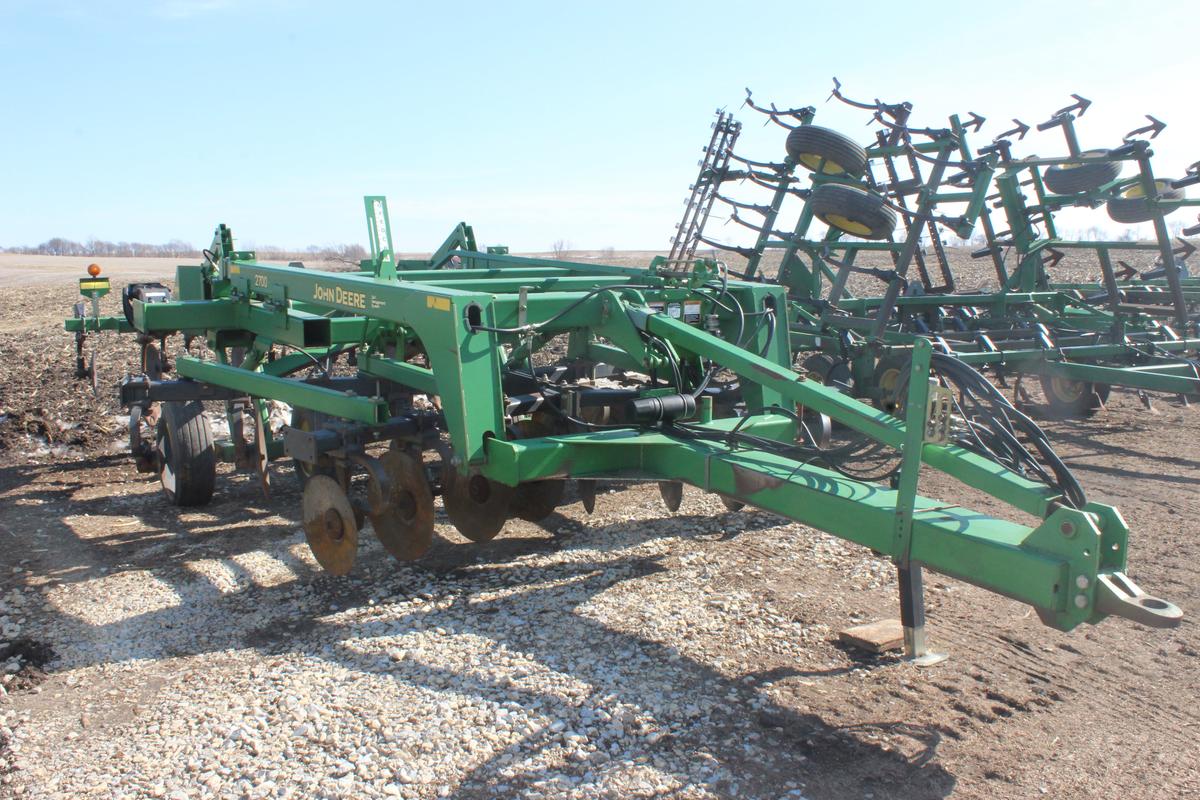 John Deere 2700 soil management system