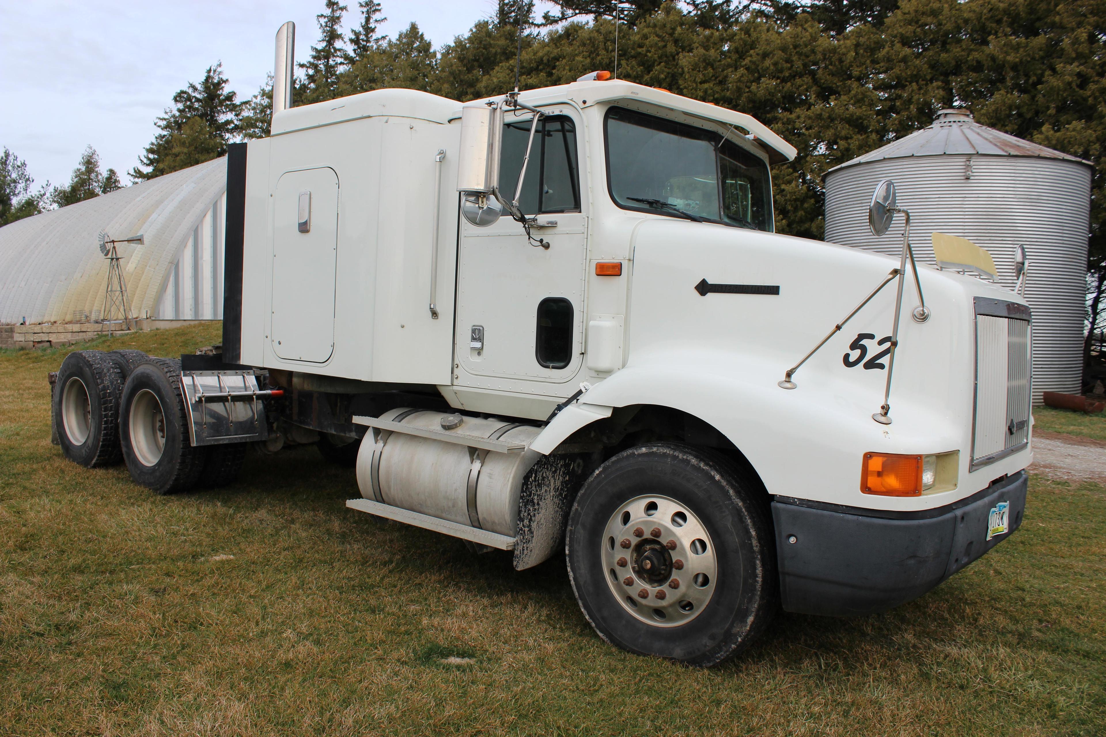 1994 International 9200 semi tractor