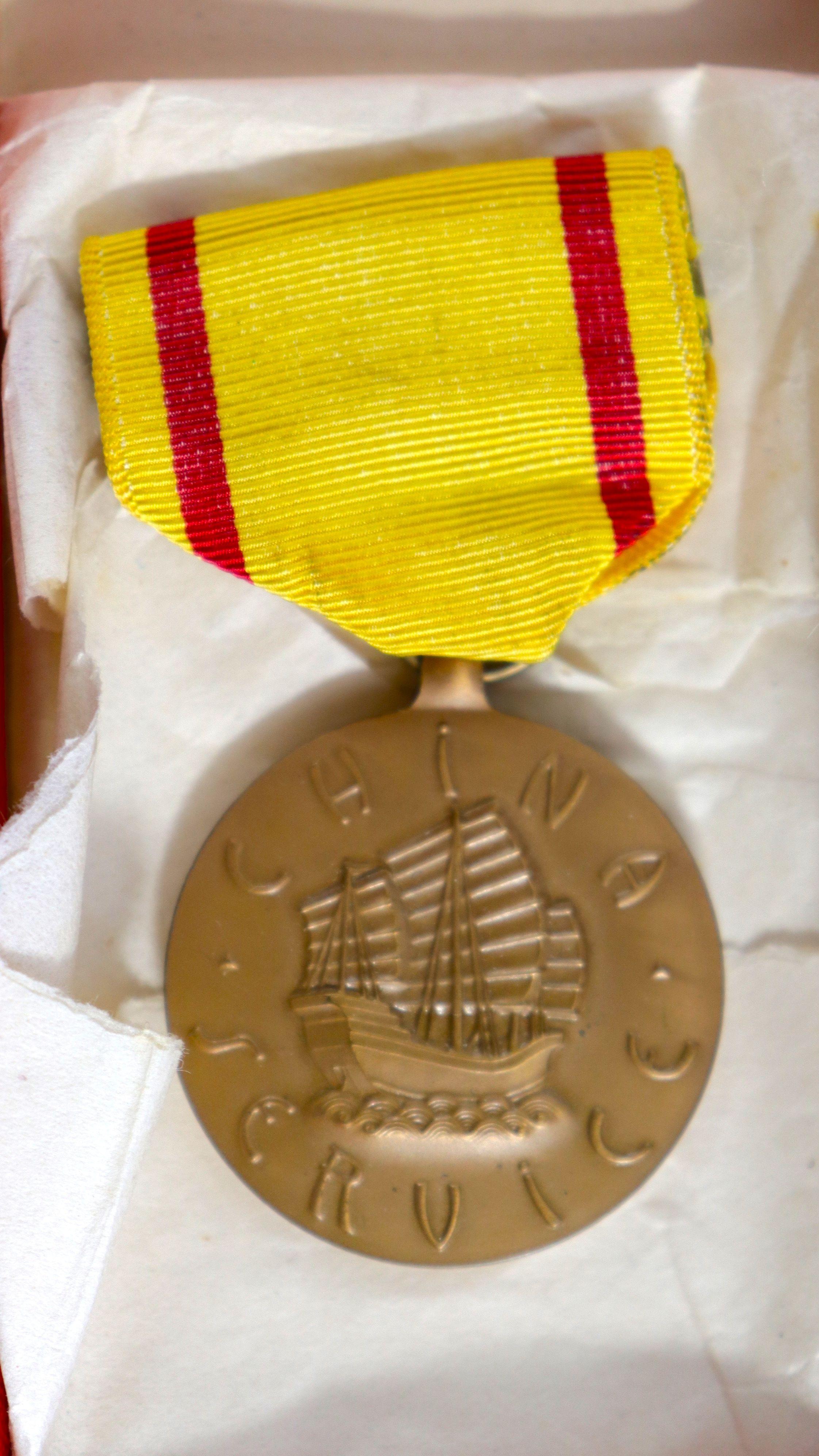 Vintage USN China Service Medal