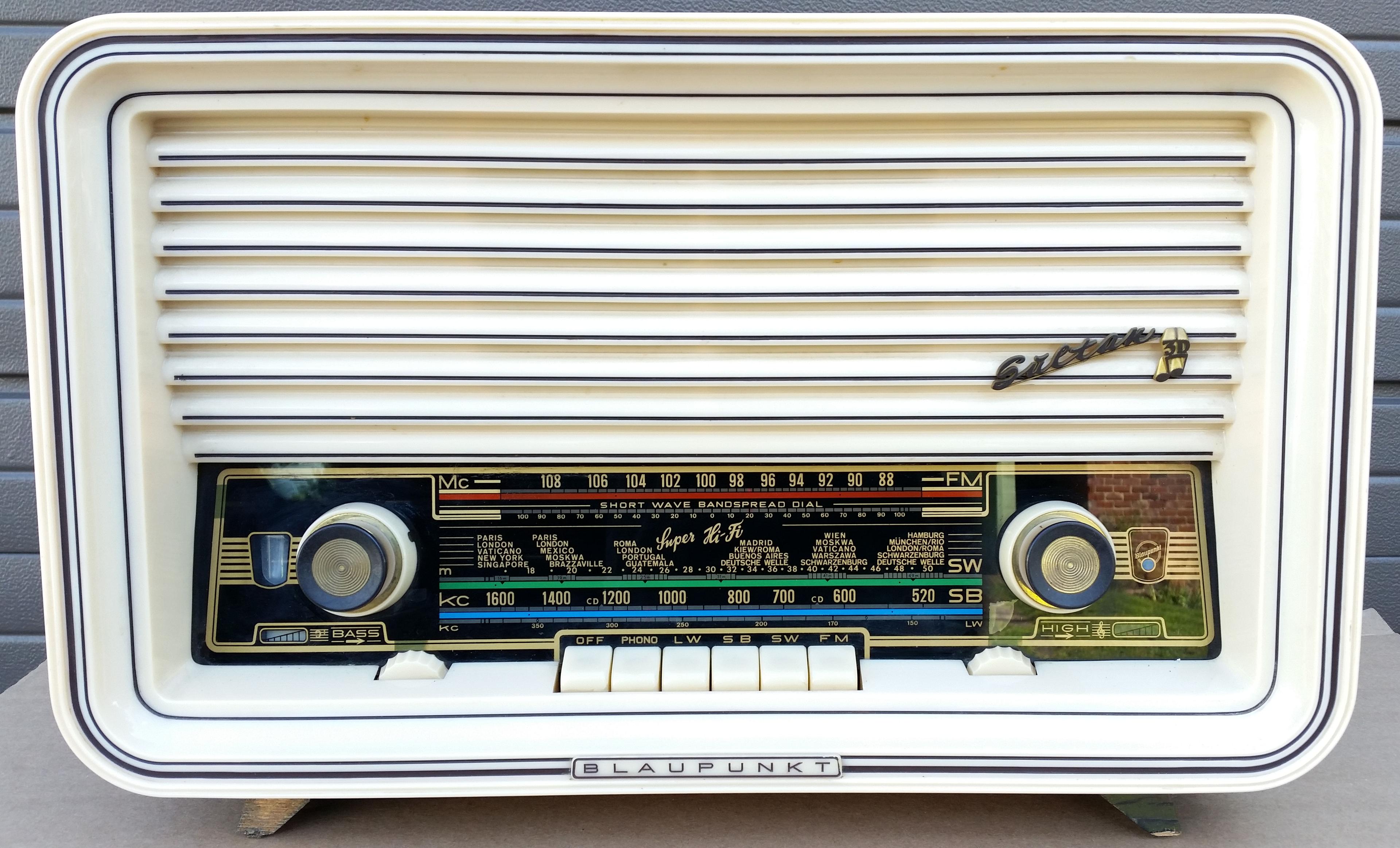 Vintage BLAUPUNKT Sultan 3D Export Super Hi-Fi Table Radio Model No. 2320 Mid Century