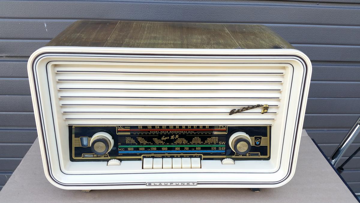 Vintage BLAUPUNKT Sultan 3D Export Super Hi-Fi Table Radio Model No. 2320 Mid Century