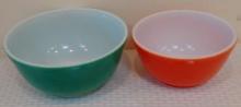 2 Vintage Pyrex Mixing Bowl Lot Pair #403 Green 2-1/2 Quart & Smaller Red