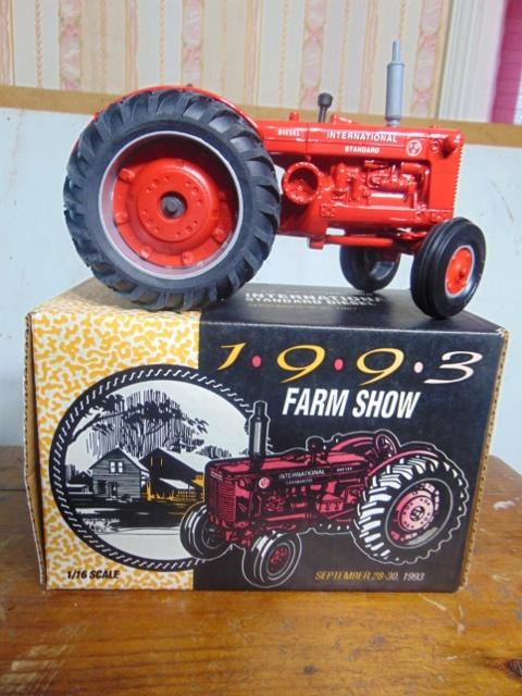 Sept. 28/30 1993 Farm Toy Show Ed. International Standard Diesel, ID-9