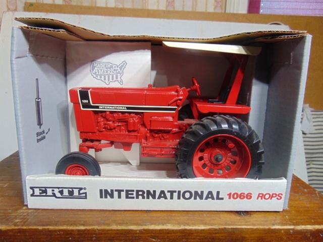 International 1066 with ROPS Spectial Edition Toy Tractor, NIB, 1/16 Scale