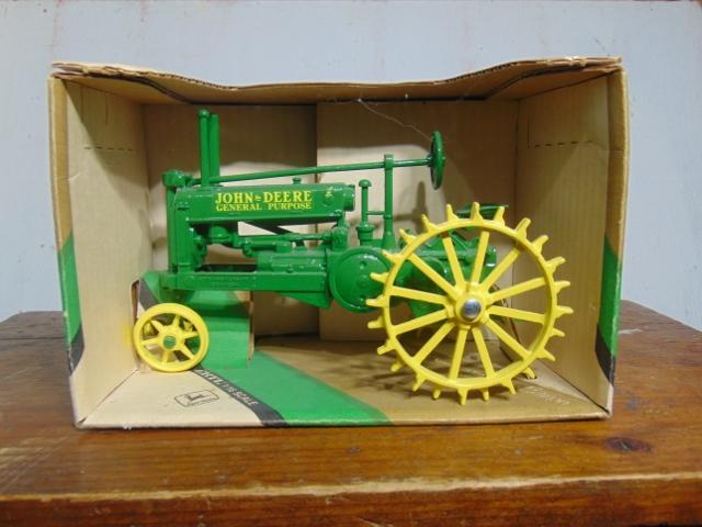 1934 John Deere Model A Toy Tractor NIB, 1/16 Scale