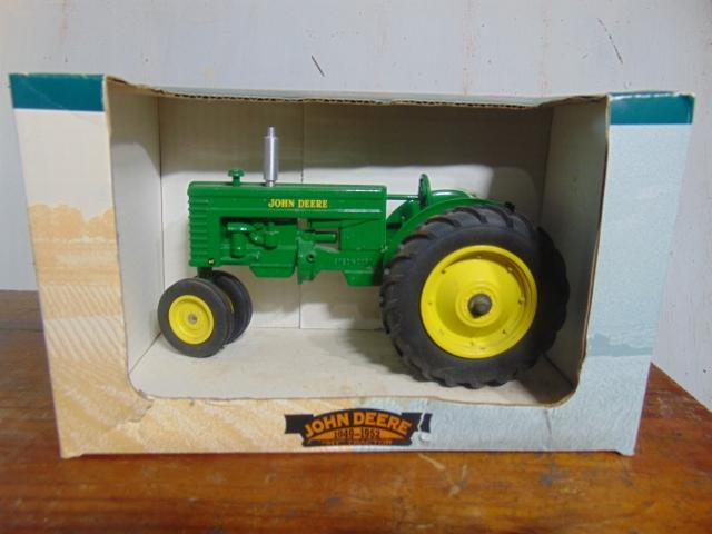 John Deere 1949-1952 MT, NIB, 1/16 Scale