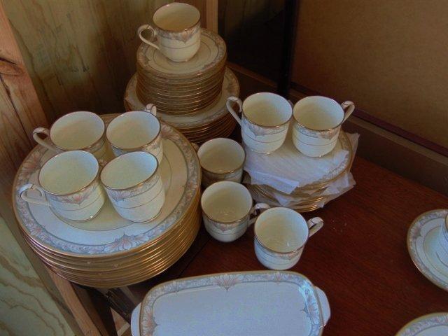 Very Nice Noritake " Barrymore " China Set Service For 10